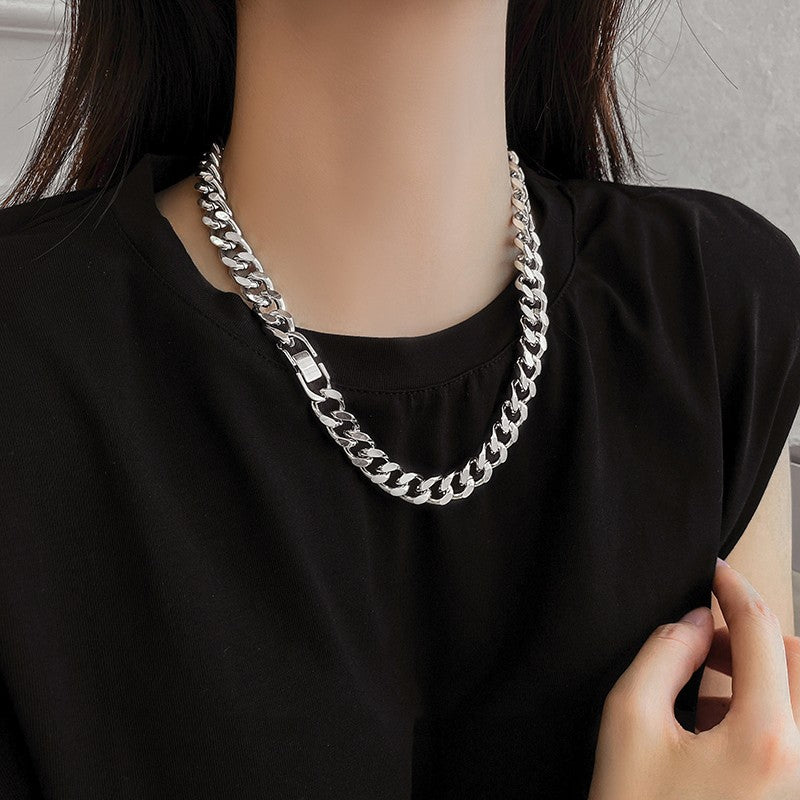 Collier en acier titane a maillons cubains épais