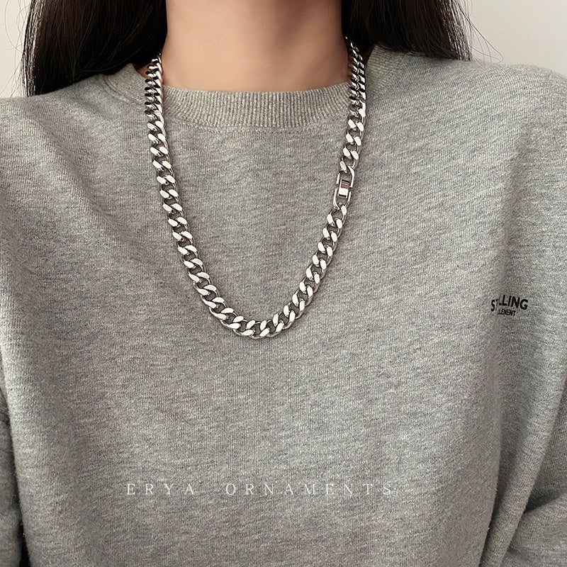 Collier en acier titane a maillons cubains épais