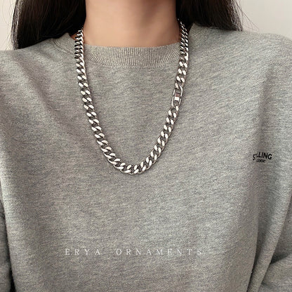 Collier en acier titane a maillons cubains épais