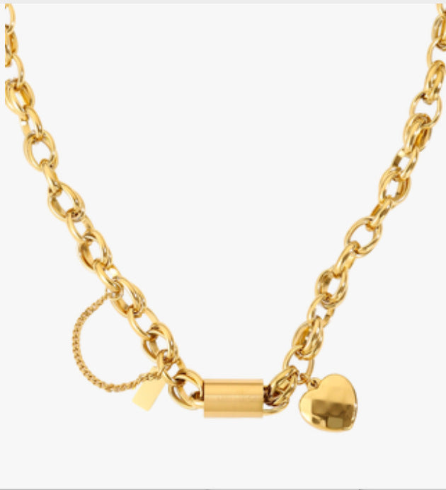 Armband an Unhänger aus Edelstol