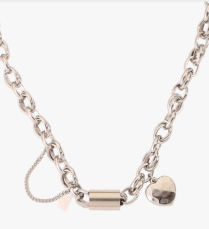 Armband an Unhänger aus Edelstol